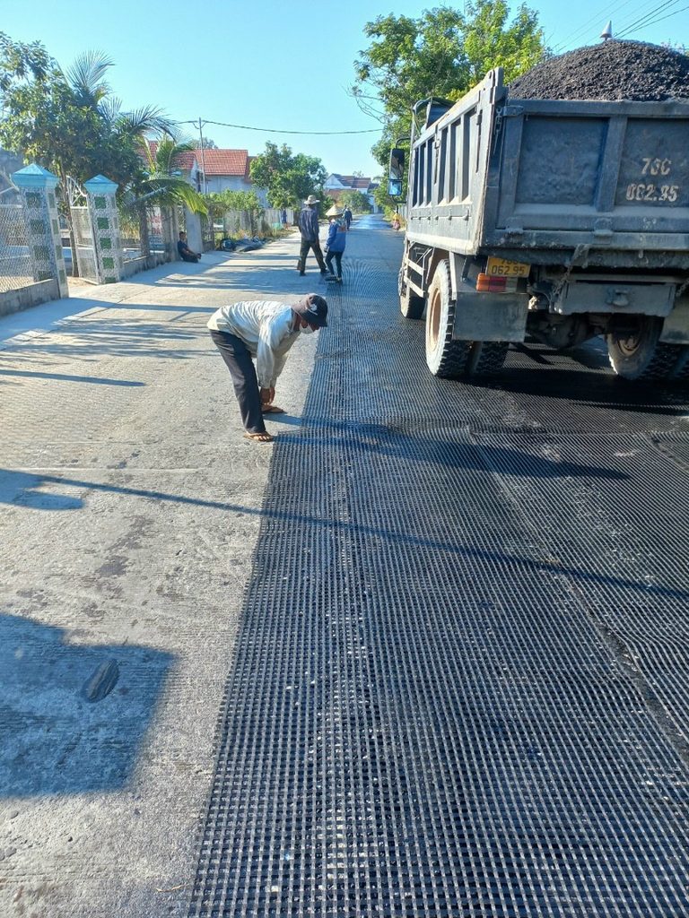 Lưới địa sợi thủy tinh giúp gia cường bê tông nhựa, hạn chế nứt phản ánh khi sửa chữa, nâng cấp và mở rộng mặt đường. Tư vấn lựa chọn cùng Gabico.